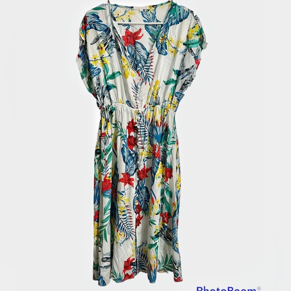 Dresses & Skirts - 🔥 Tropical dress or bathing suit cover-up